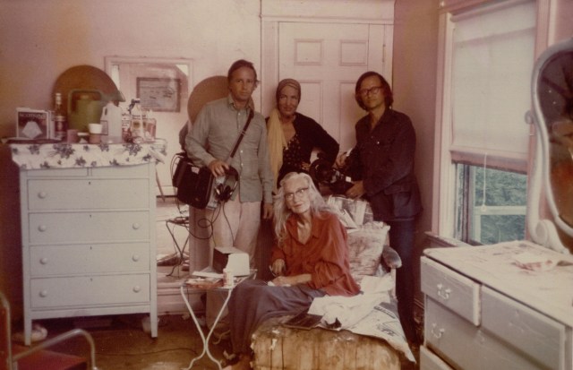 grey-gardens-albert-maysles-holding3